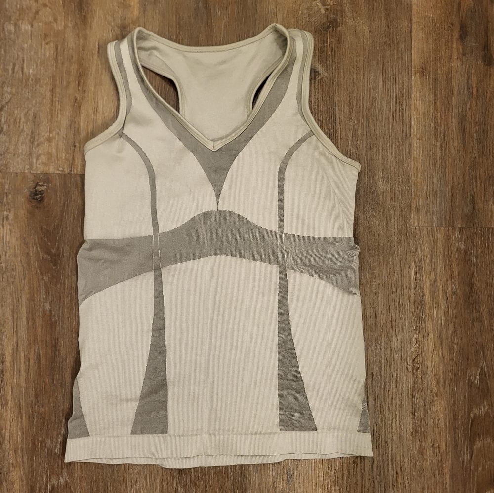 Lululemon Seamless Tank Size 8 White & Silver